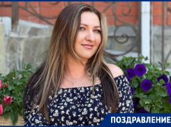 Очаровательный руководитель проекта «Справочник» федеральной сети «Блокнот» Надежда Журликова отмечает День рождения