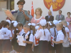 В Волгодонске победители конкурса «Любимый учитель» вручили подарки своим педагогам