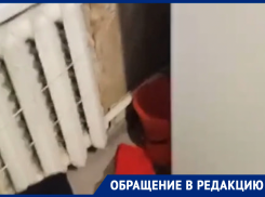 «Скажите, как выжить?»: жители дома на улице Морской не могут справиться с потопом из-за протекающей крыши 