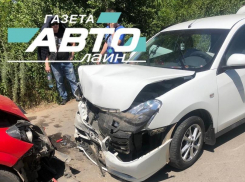 Переломы получили водитель и пассажиры «Ниссана» в аварии по дороге к базам отдыха 