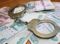 В Зимовниковском районе бухгалтера школы подозревают в присвоении 400 тысяч рублей