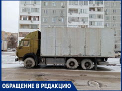 «Брошенный КамАЗ 15 лет мешает»: жители улицы Королева ищут хозяина грузовика