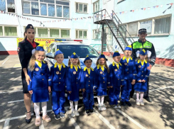 Воспитанников детского сада «Аленушка» посвятили в Юные помощники инспекторов движения