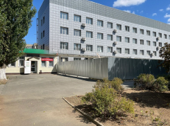 Пристроенная аптека мешает закончить капитальный ремонт поликлиники на Энтузиастов