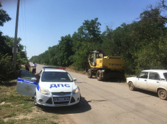 Волгодонцы устроили погоню за экскаватором, выкопавшим трубы в садоводстве