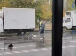 Перебегавшая улицу Морскую бабушка попала под колеса автомобиля