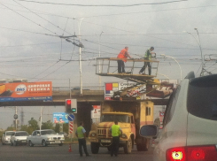 В Волгодонске из-за обрыва проводов на путепроводе образовалась многокилометровая пробка