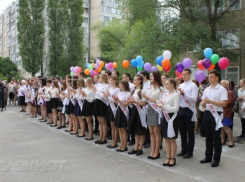 Почти 2000 выпускников Волгодонска услышат школьный звонок в последний раз