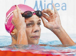 В гостиничный номер Юлии Ефимовой пытались ворваться 