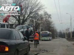 Из-за лобового ДТП на Первомайском было парализовано движение троллейбусов 