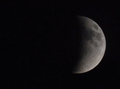 Луна скрылась в полной тьме: полное видео лунного затмения над Волгодонском