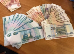 Ждать зарплату для покупки подарков на Новый год вынуждены свыше 50% читателей «Блокнота»