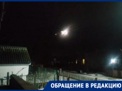 В Цимлянске искрящие провода под ветром создают угрозу пожара