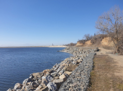 Более 70 тысячами тонн камня укрепили береговую полосу водохранилища в Цимлянске