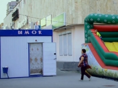 Ларёк «ЫМОК», стоящий на дороге, высмеяли жители Волгодонска