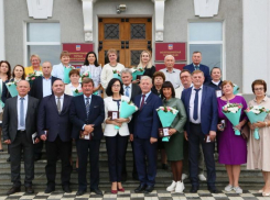 Более ста волгодонцев наградили памятным знаком «85 лет Ростовской области»