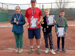 Три золота и бронзу принесла волгодонским теннисистам «Астраханская весна»