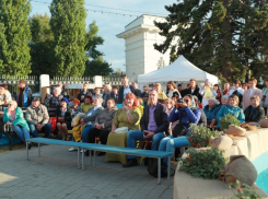 Давили виноград на скорость и открывали бутылки саблей: в Цимлянске прошел винный фестиваль