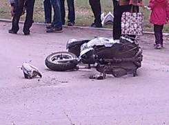 В Волгодонске на Морской в результате ДТП мотоцикл разорвало на части