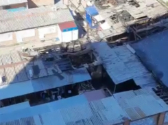 Развалины сгоревшего рынка «Восточный» показали волгодонцы