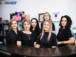 «Некрасивых женщин не бывает»: что думают мастера красоты о своей работе