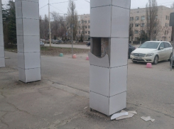 Новую светящуюся входную арку сквера «Дружба» уже «пометили» вандалы Волгодонска