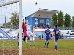 На протяжении всей игры последнего домашнего матча ФК «Волгодонска» зрители находились в напряжении