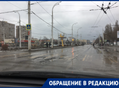«Новый снег – новые ямы»: глубокие ямы образовались на центральных дорогах Волгодонска 