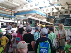 Школьники Волгодонска посетили предприятие «Городской пассажирский транспорт» и познакомились с работой троллейбусного депо