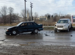 Пожилого водителя увезли на «скорой»: стали известны подробности ДТП на Прибрежной