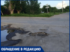 «Водители попадают в опасную яму при повороте»: жители Красного Яра с нетерпением ждут ямочного ремонта 