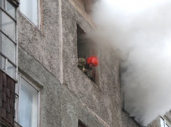 В Волгодонске при пожаре в пятиэтажке пришлось срочно эвакуировать 25 человек