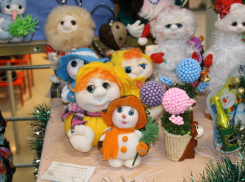 Волгодонцы приобрели подарки к Новому году, изготовленные вручную