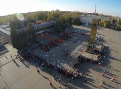 Потрясающе красивое видео: съемки флешмоба «Дети за мир» в Волгодонске с высоты птичьего полета