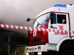 Пожарные спасли волгодонца из горящего гаража на Степной
