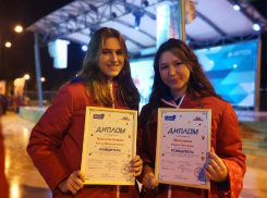 Две умные школьницы из Волгодонска получили в «Артеке» 1,2 миллиона рублей