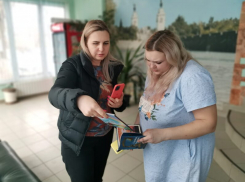 Книги в подарок от волгодонцев получили беженцы из ДНР и ЛНР