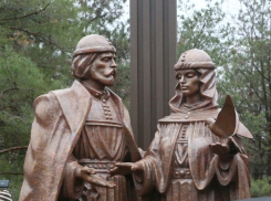 Шесть лет назад в Волгодонске появился памятник святым Петру и Февронии