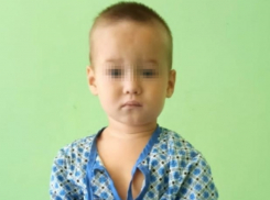 «Выбегала с ним пьяная на дорогу»: маленького мальчика забрали у нерадивой матери прохожие в Волгодонске