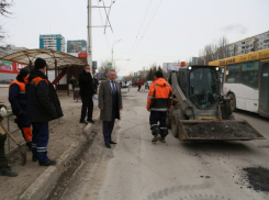 «Как временные пломбы»: Виктор Мельников надеется, что отремонтированные дороги доживут хотя бы до июня