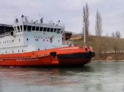 Ледокольный караван из Волгодонска по водохранилищу и каналу достиг Волгограда