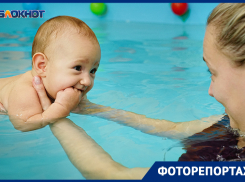 Грудничковое плавание: с какого возраста отдавать ребенка и чем это может быть полезно