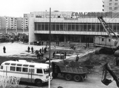 «Землю разогревали разрядами тока»: строитель кинотеатра «Комсомолец» поделился уникальными воспоминаниями