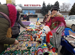 Площадь Победы в Волгодонске на полдня превратилась в торговые ряды 