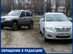 «В нашем дворе автомобили паркуют под бельевыми веревками»: жители дома на Горького