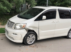 Пьяная компания на ВАЗе ночью разбила две машины и уехала, - волгодончанка