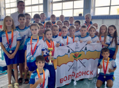 Юные пловцы из Волгодонска завоевали множество наград на областных соревнованиях «Золотая рыбка» в Азове