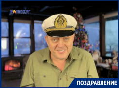 Жить здесь и сейчас и не унывать в Новом году пожелал волгодонцам главред сети «Блокнот.ру»  Олег Пахолков 