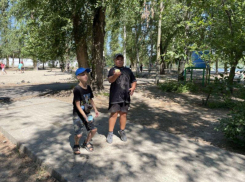 Бомбочки из советского детства научили мастерить детей волгодонские бабушки