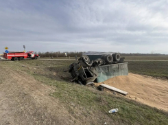 «Китаец» с трейлером против «татарина» с зерном: подробности зрелищного ДТП у ворот Волгодонска 